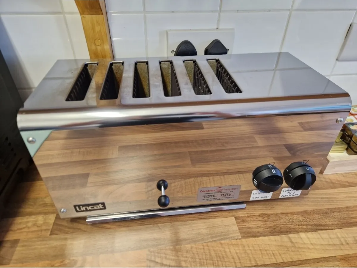 6 slice toaster - Image 1