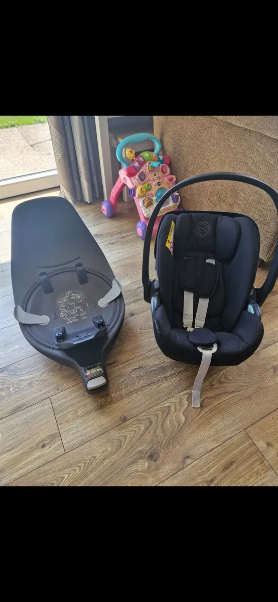 Cybex cloud T isize rotating car seat and base - Image 3