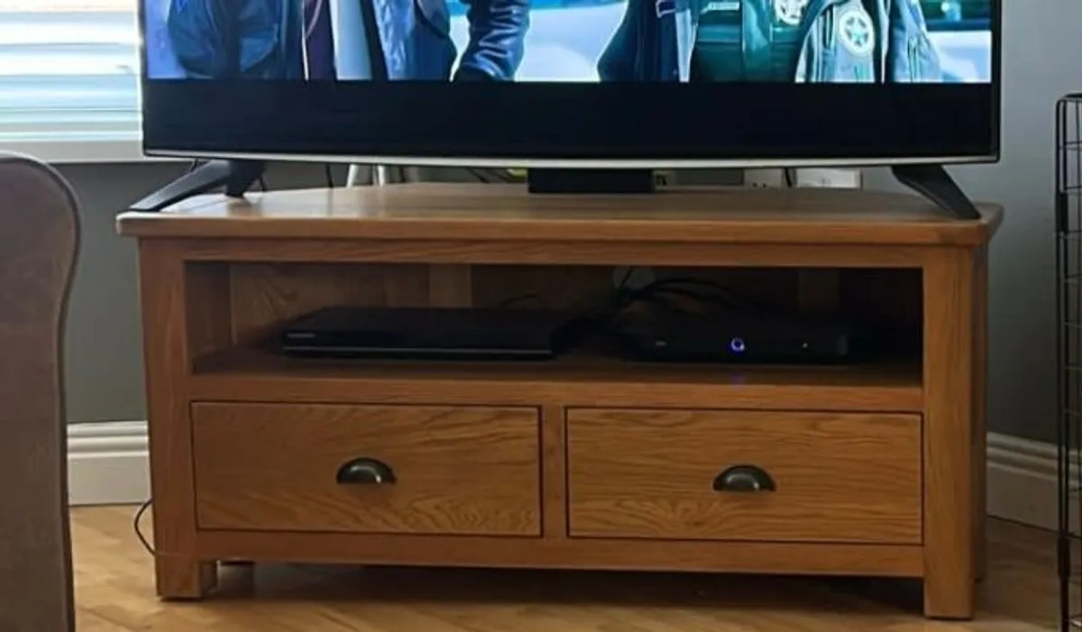 Corner oak tv unit - Image 1