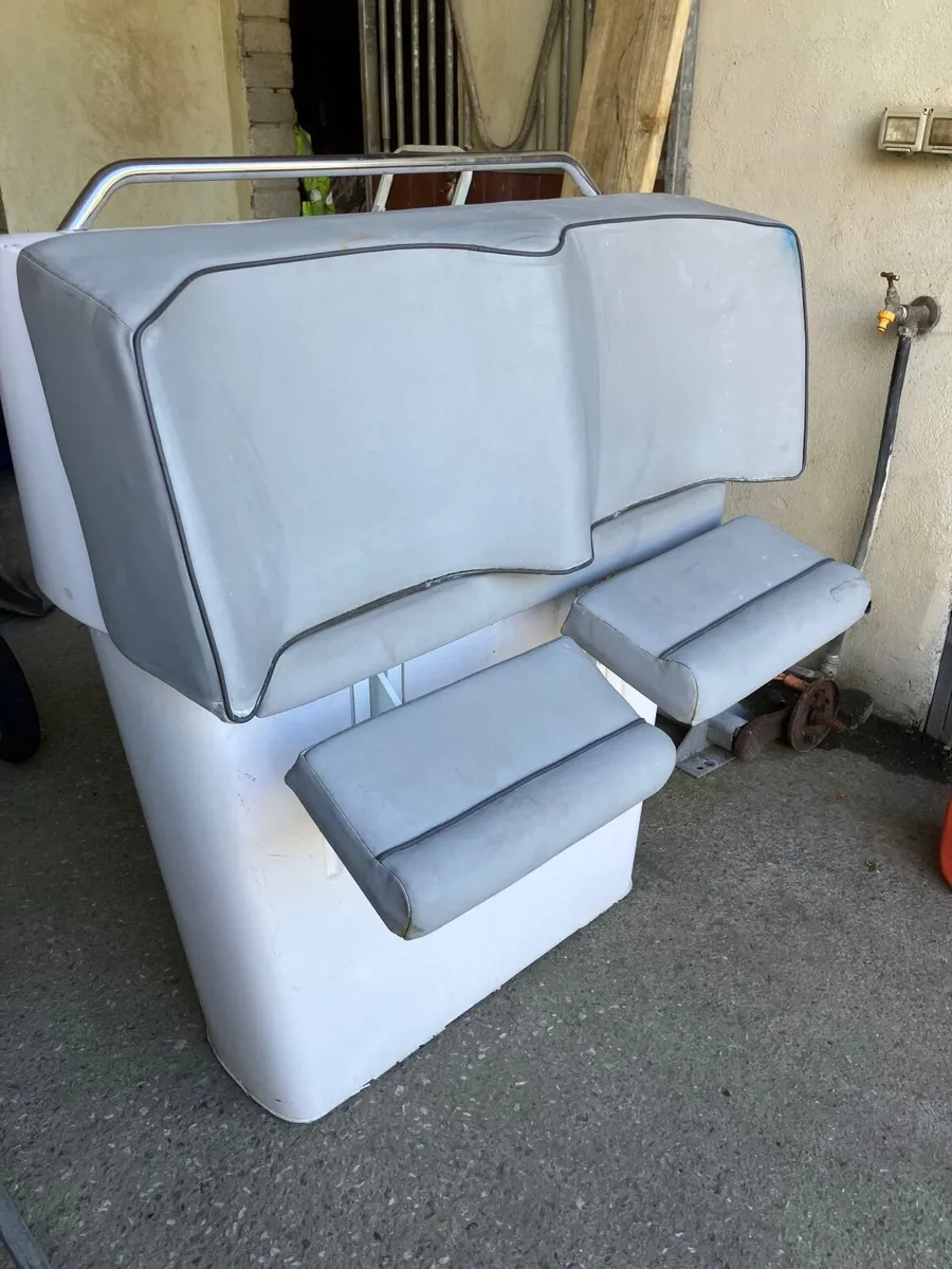 BOAT RIB LEANING POST SEAT ADJUSTABLE - Image 1