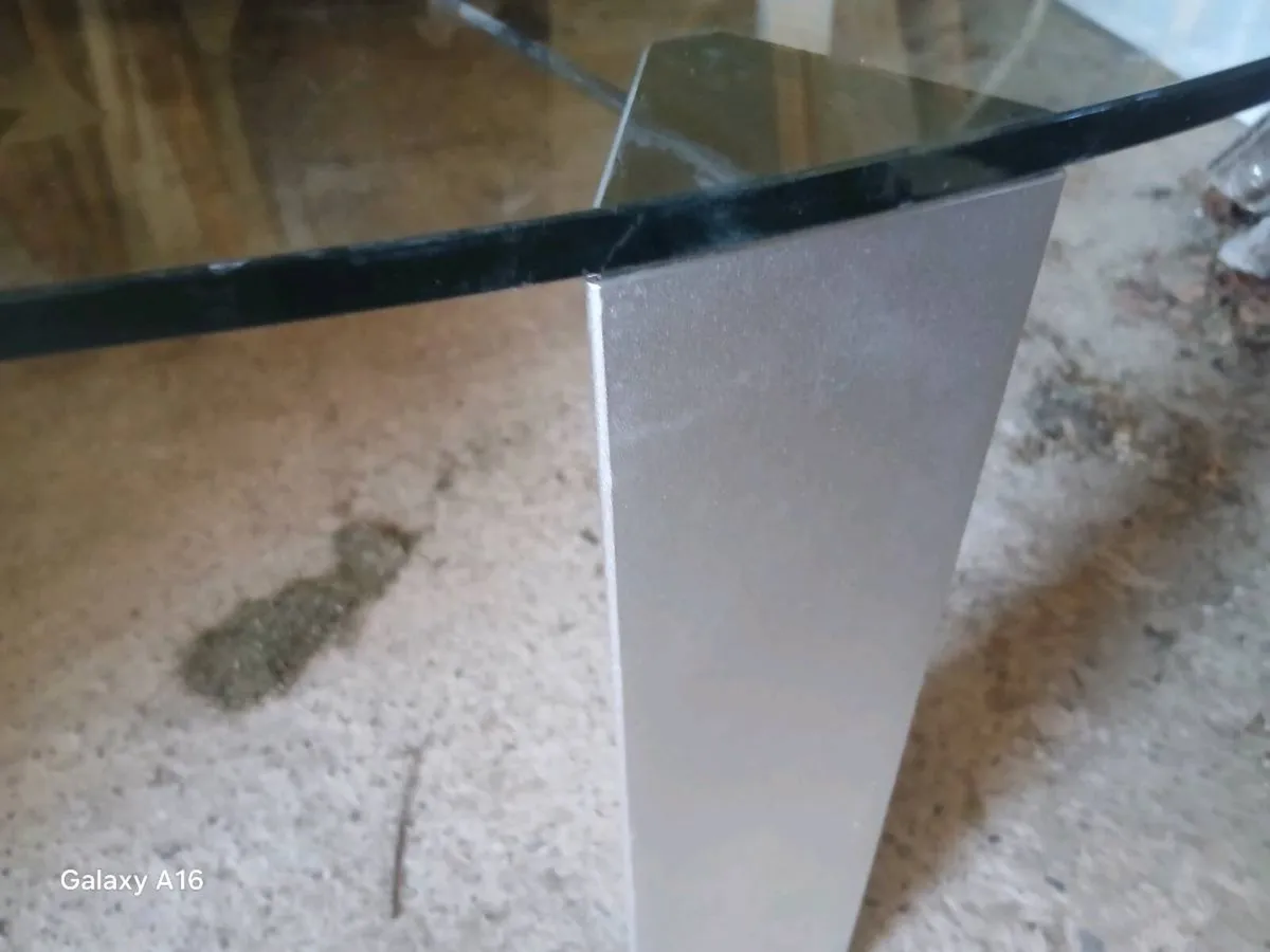 Round glass coffee table - Image 4