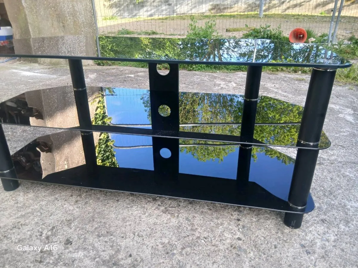 Glass tv stand - Image 1