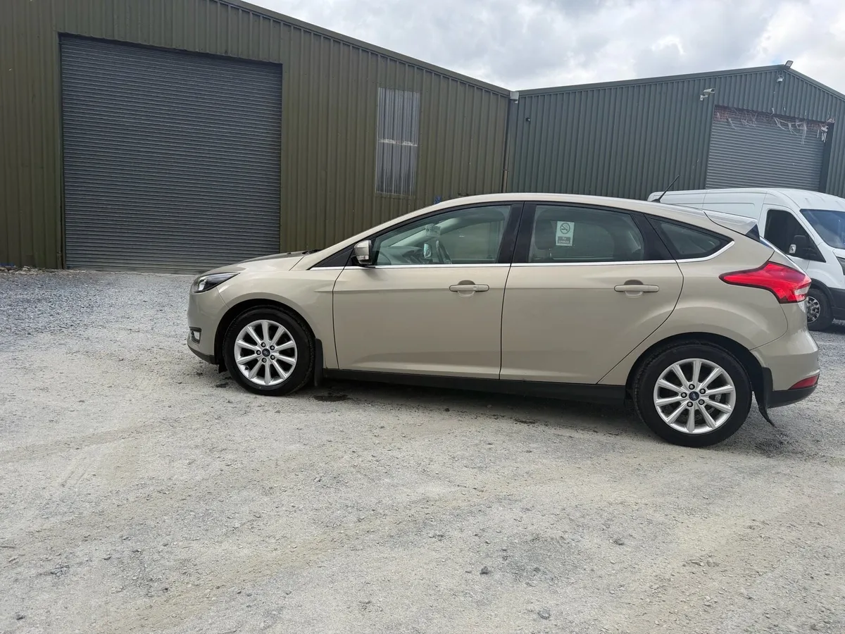 2018 Ford focus - Image 2