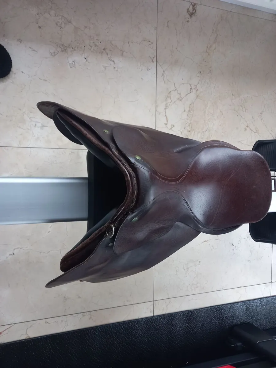 Barnsby 15" pony club saddle - Image 1