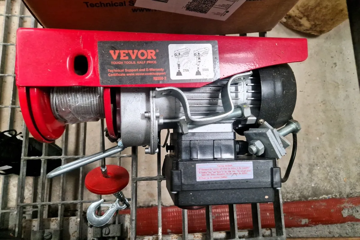Electric Hoist, 249.5 kg Lifting Capacity 510W - Image 1