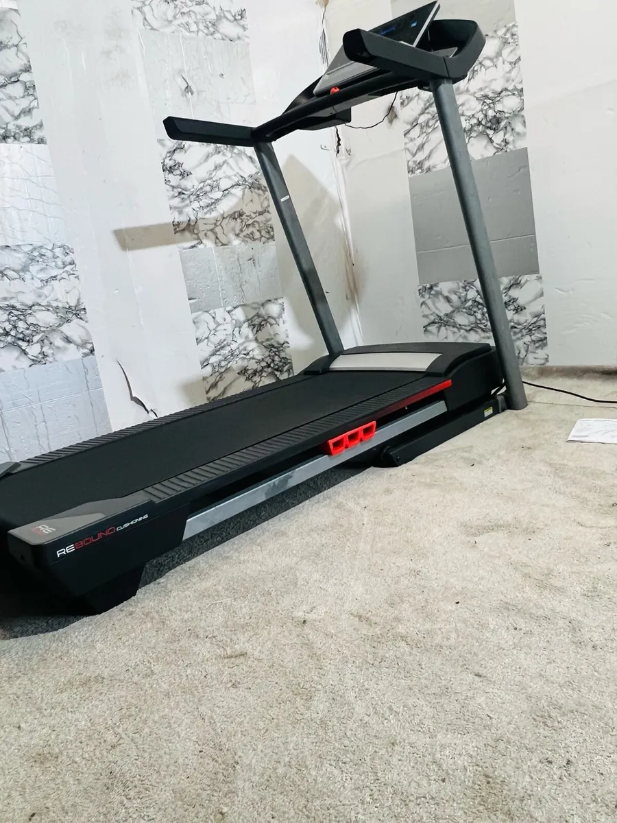 135KG RATED LARGE TREADMILL - Image 4
