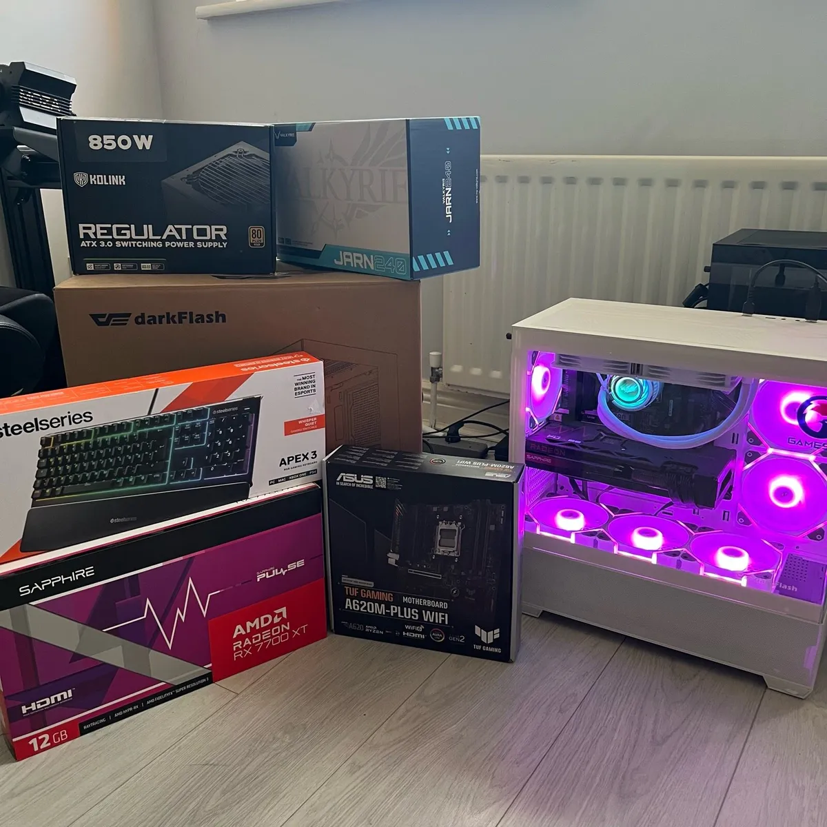 Gaming PC with keyboard and mouse + chair - Image 1
