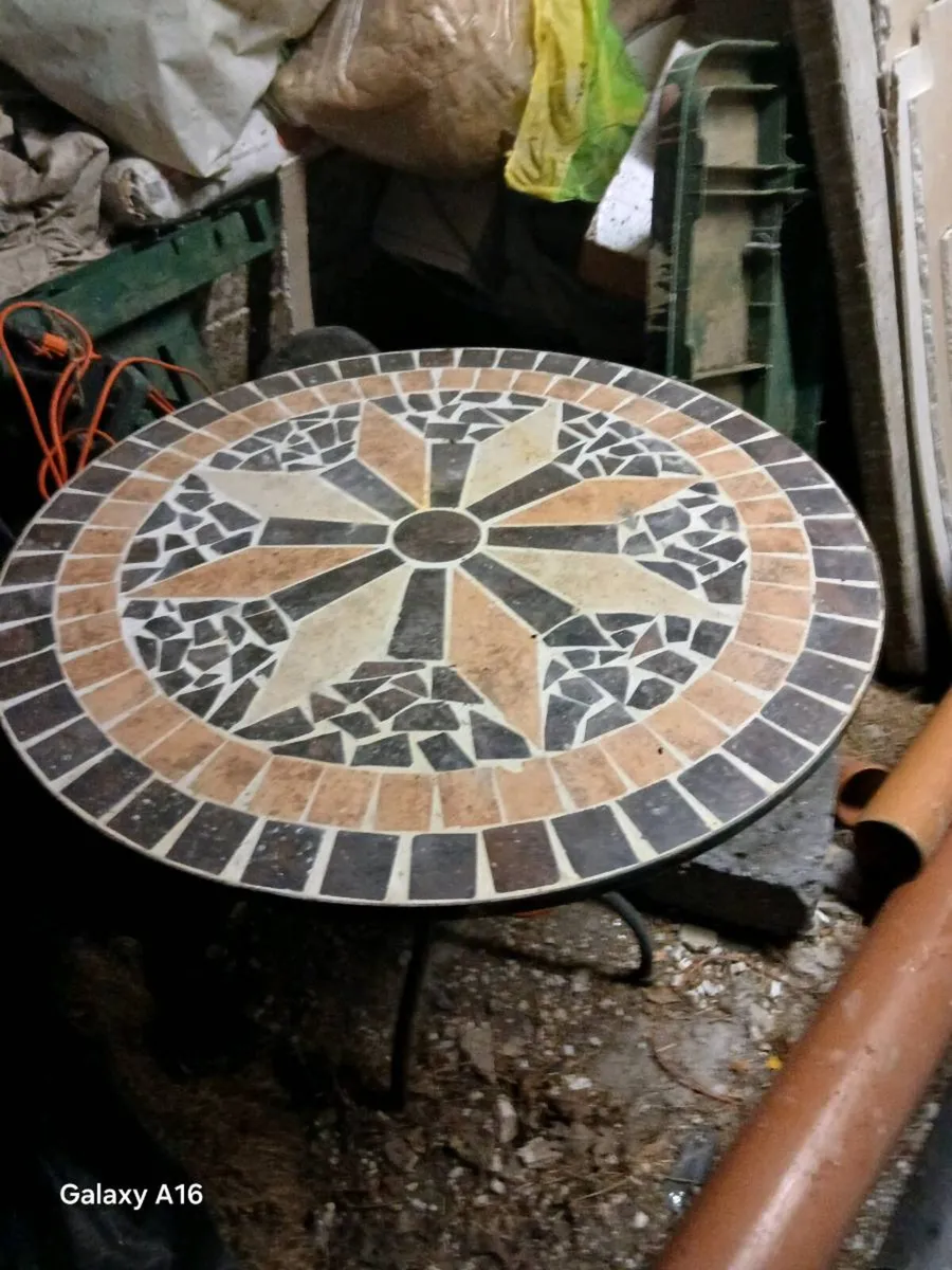 Tiled patio table - Image 1