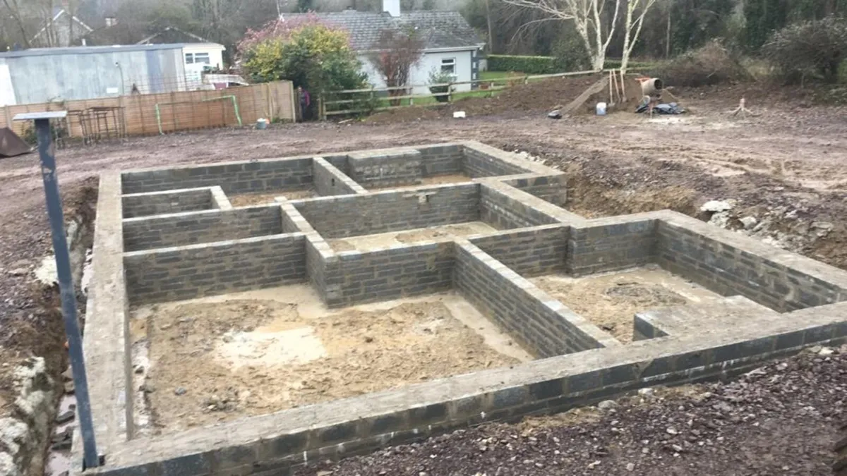 Bricks blocks and stone building - Image 3
