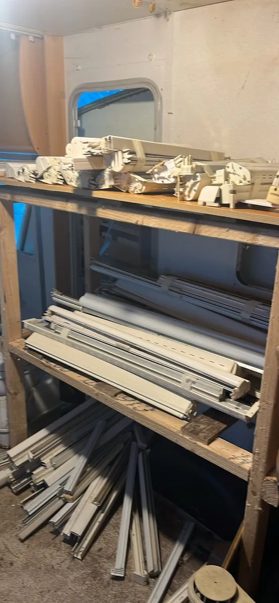 Caravan parts and windows - Image 4