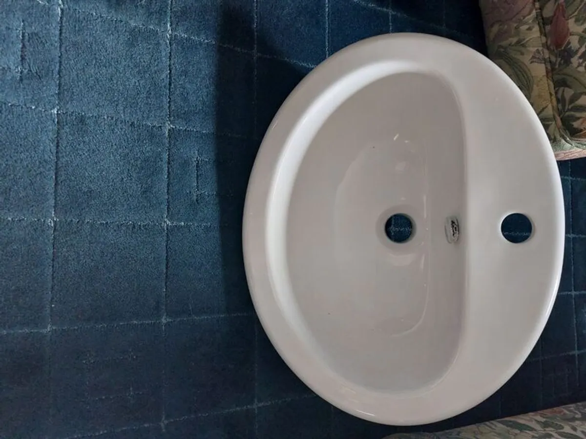 Bathroom sinks - Image 2