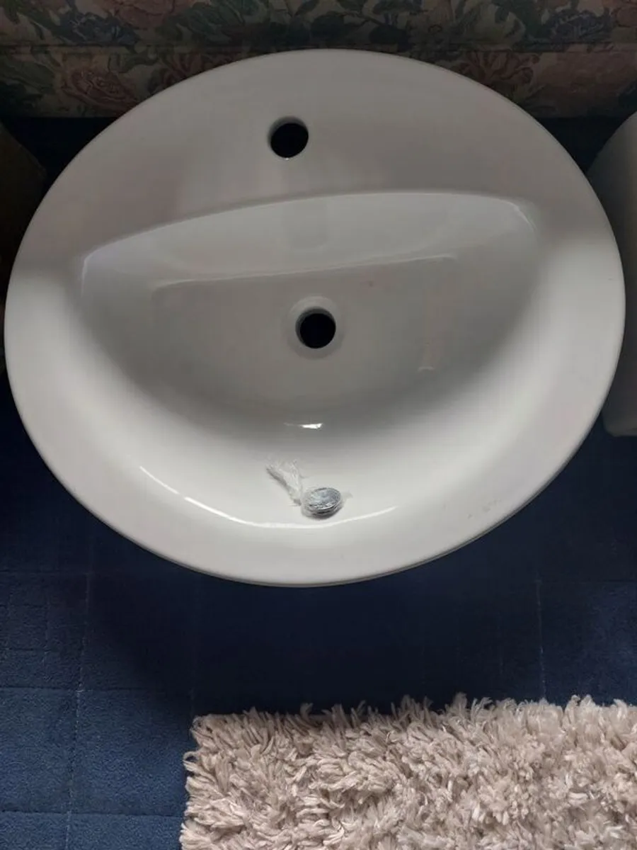 Bathroom sinks - Image 3