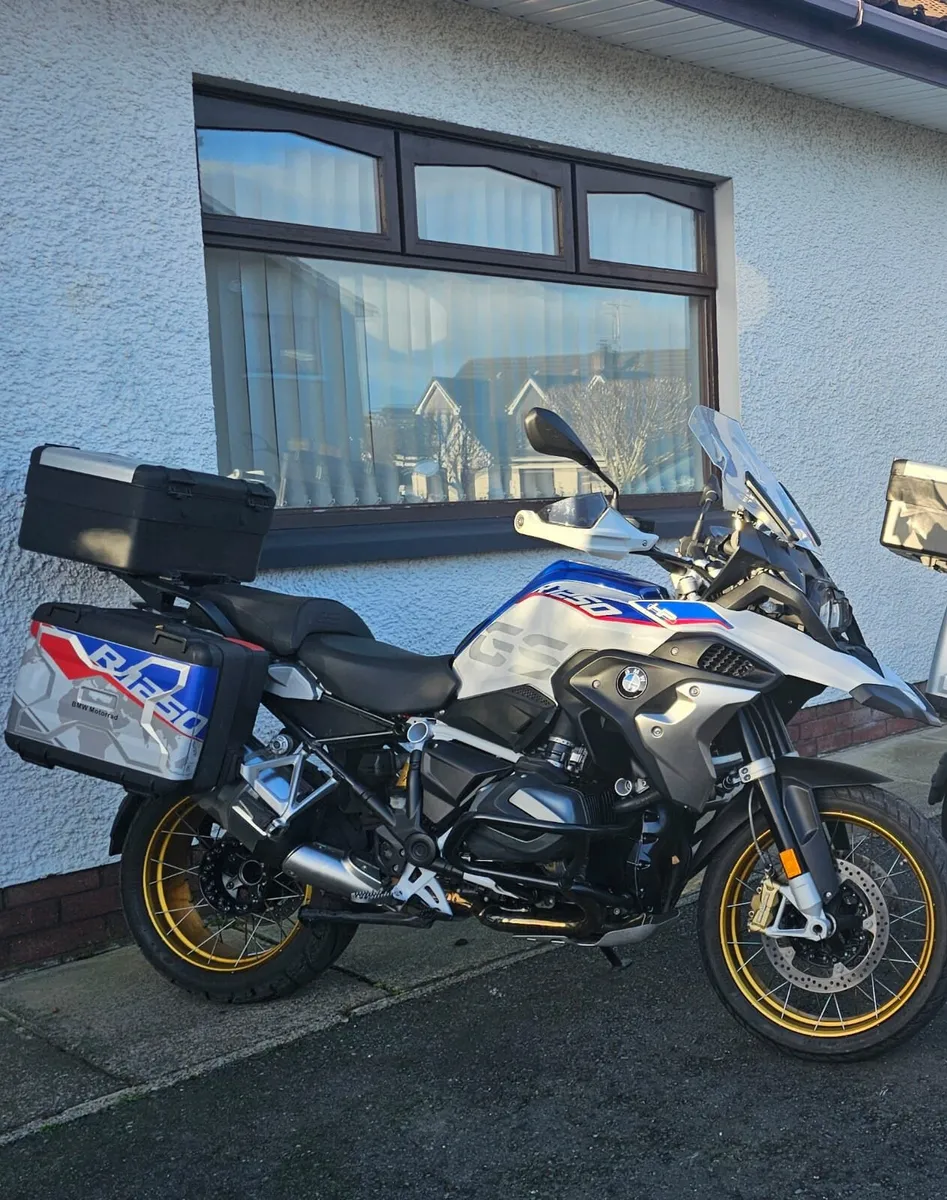 19' BMW r1250gs HP Rallye LOW MILEAGE - Image 1