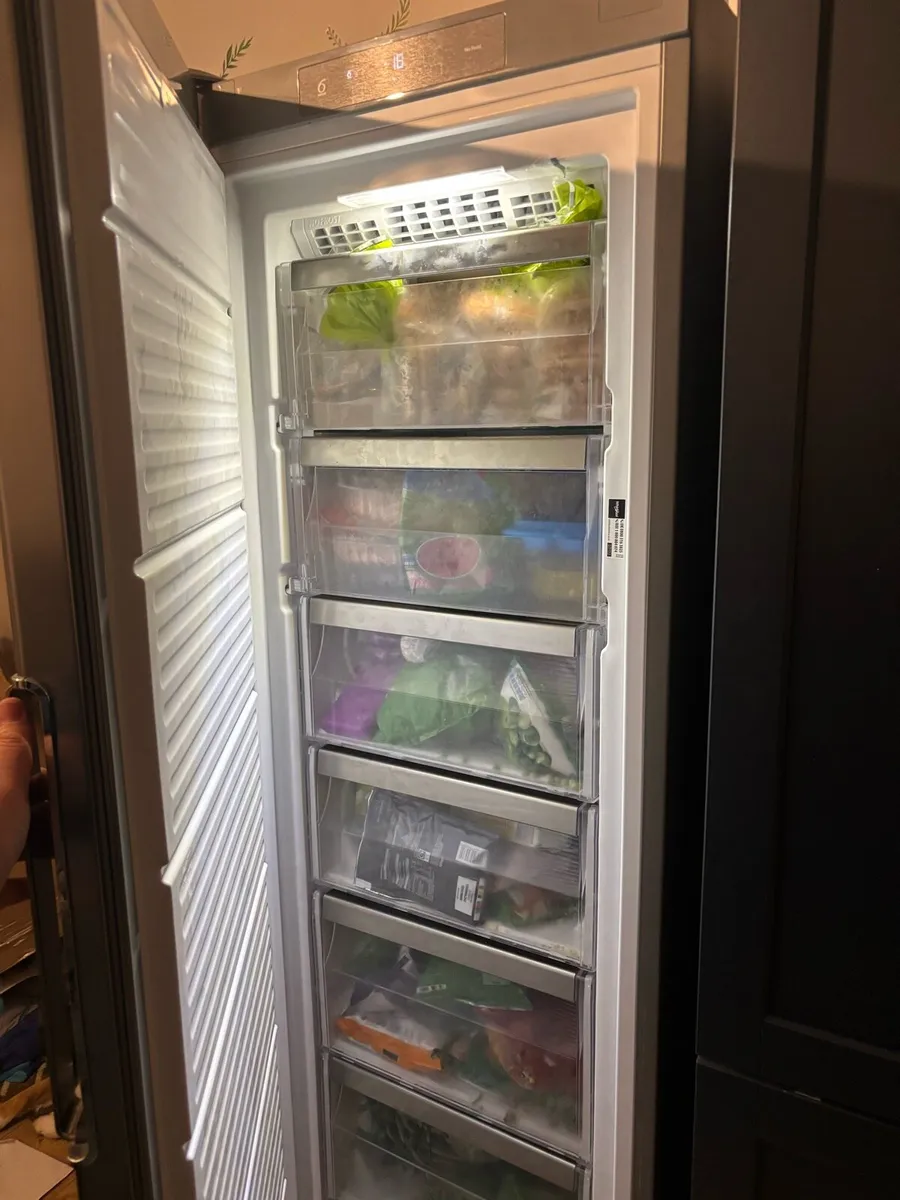 Whirlpool 260L NoFrost Freestanding Freezer - Image 1