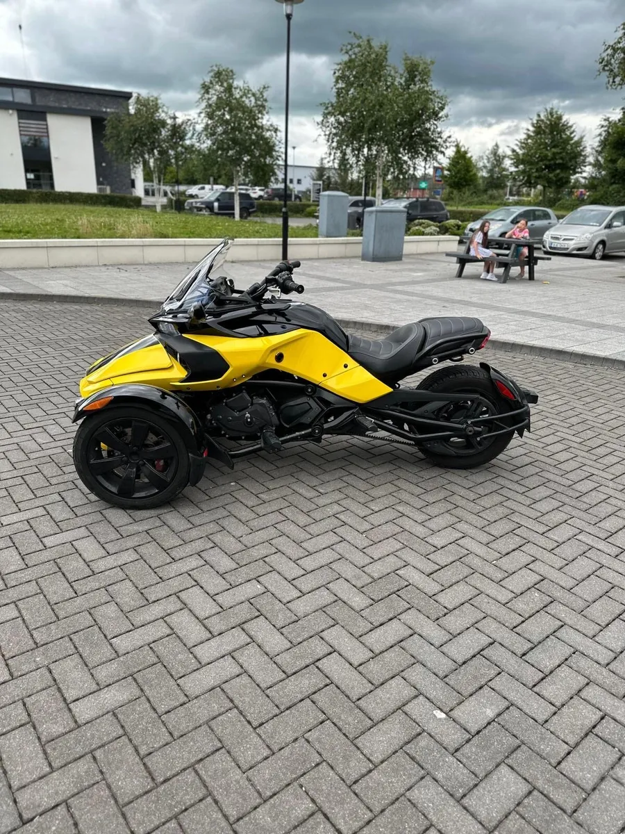 Can-Am Spyder F3 - Three-Wheel Bike - Image 1