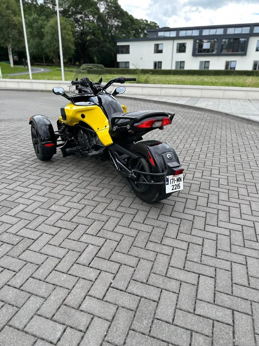 Can-Am Spyder F3 - Three-Wheel Bike - Image 3