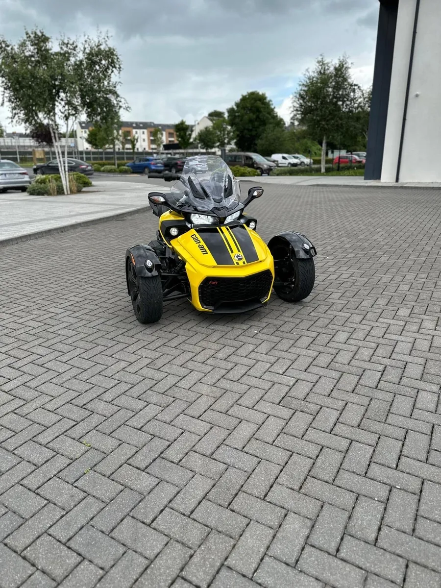Can-Am Spyder F3 - Three-Wheel Bike - Image 4