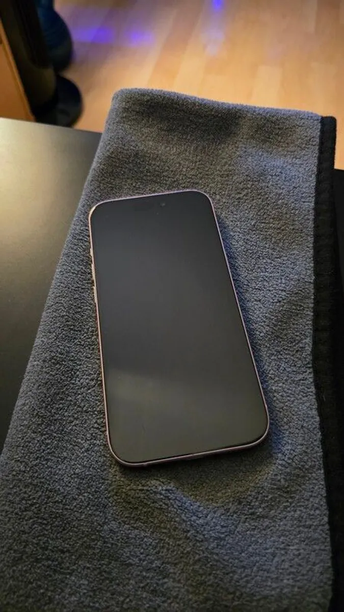 iPhone 15 - Image 2