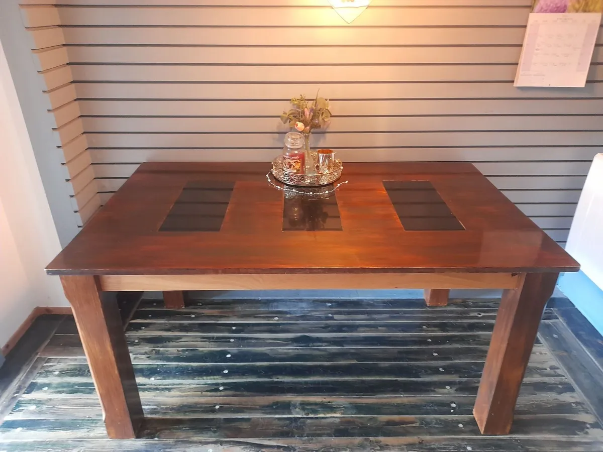 Dining table - Image 1