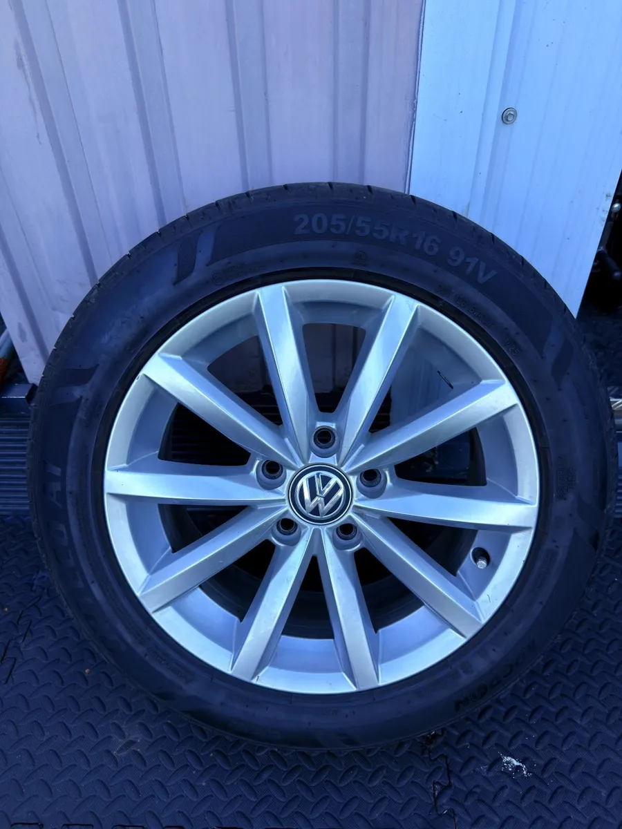 Complete set of 16" vw golf alloys - Image 2