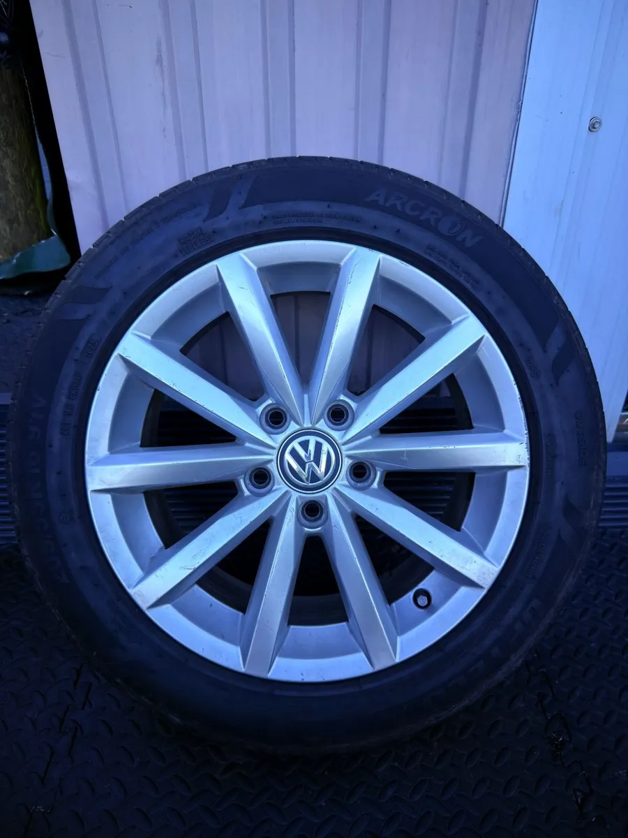 Complete set of 16" vw golf alloys - Image 1