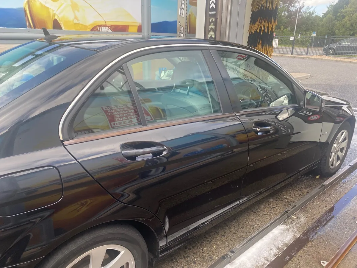 Mercedes 2011 c200 176k km - Image 4