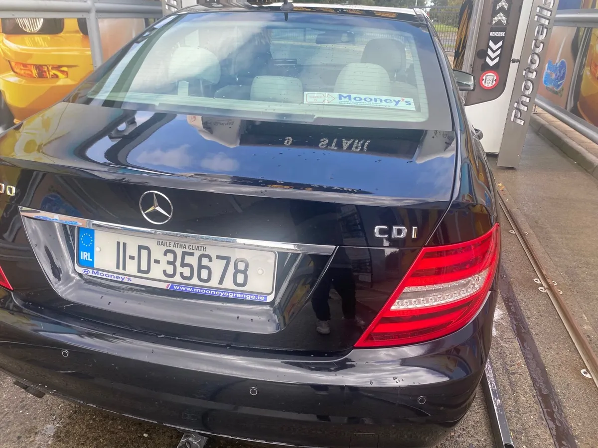 Mercedes 2011 c200 176k km - Image 3
