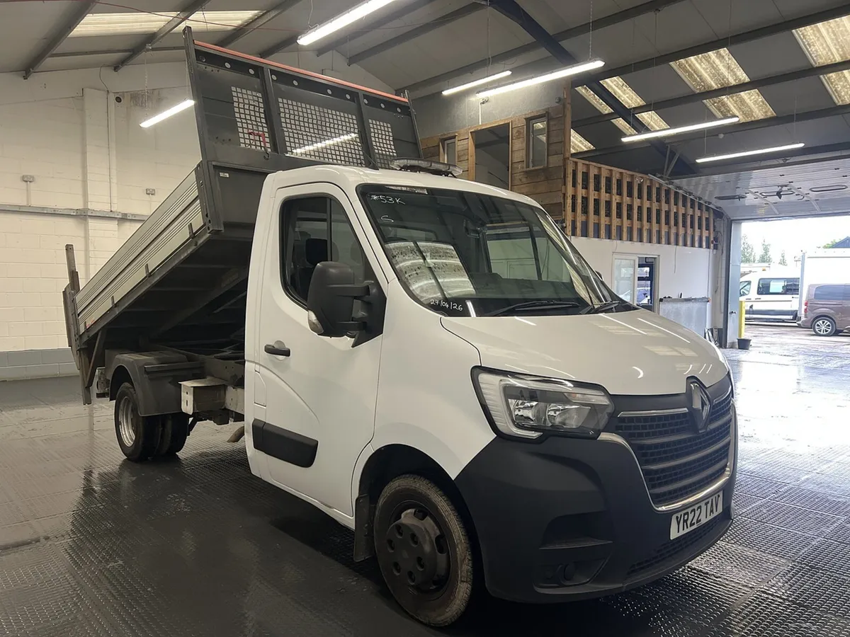 2022 Renault Master Tipper Van - Image 1