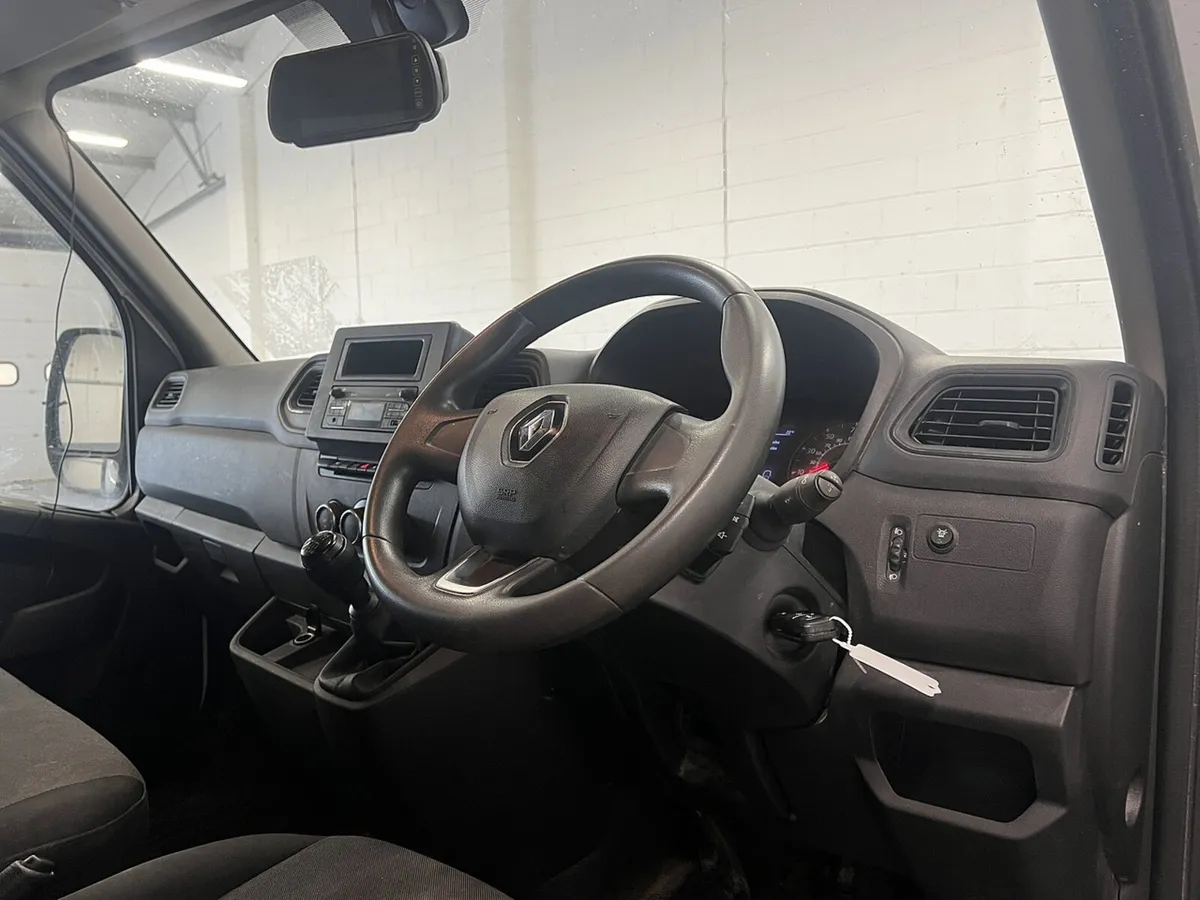 2022 Renault Master Tipper Van - Image 2