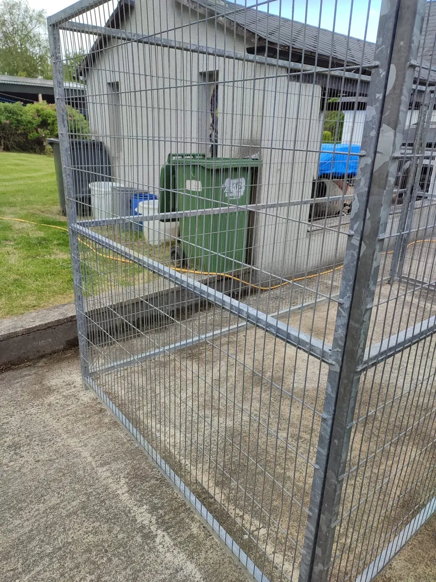 Galvanised Dog Run - Image 2