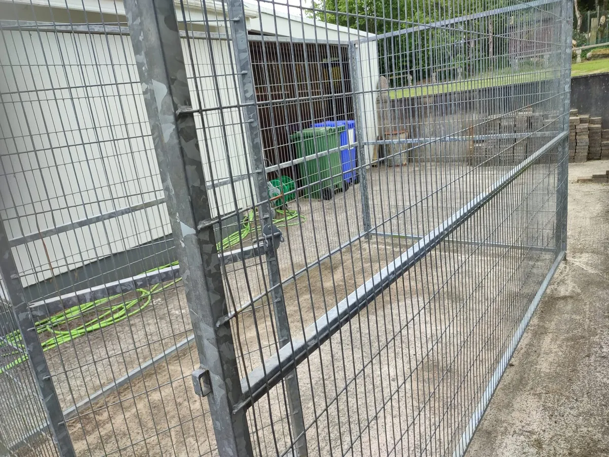 Galvanised Dog Run - Image 3