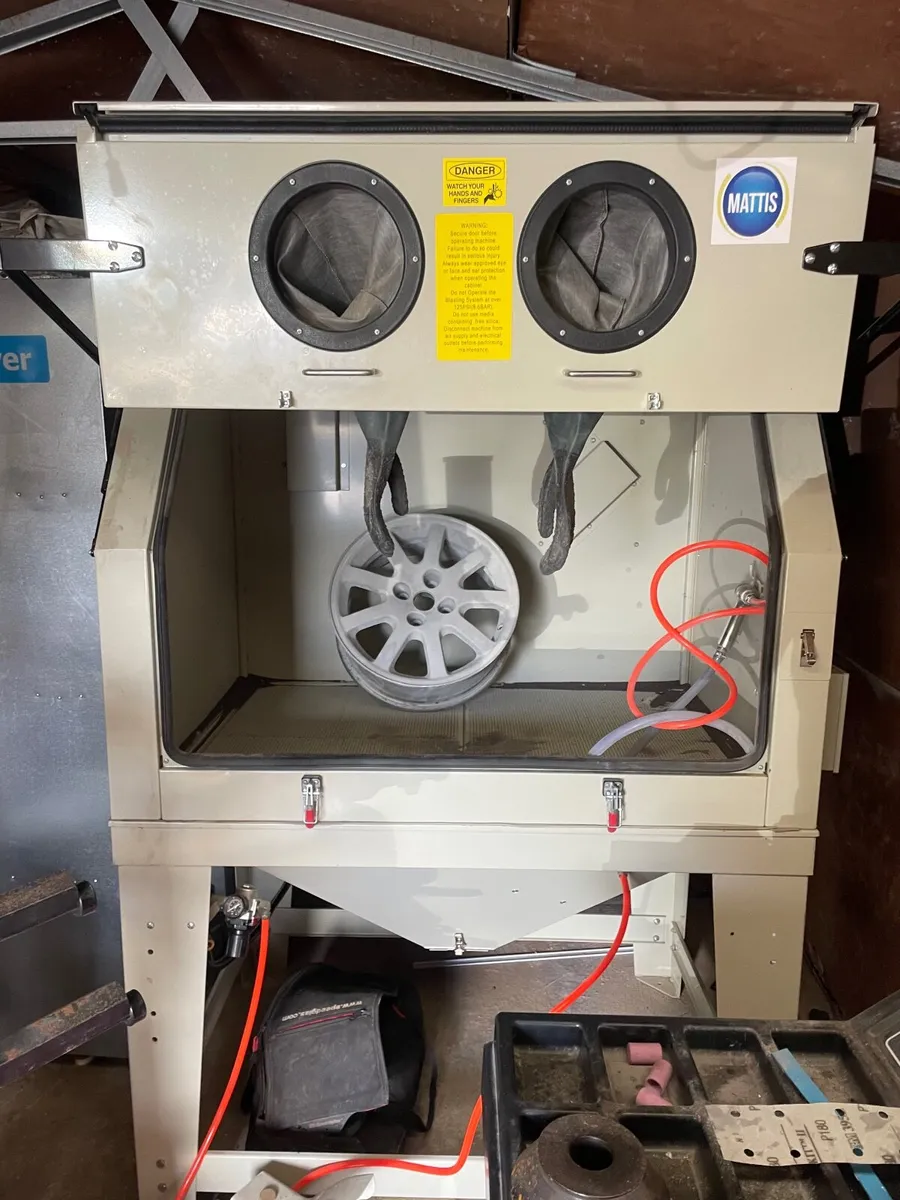 Sandblasting cabinet - Image 2