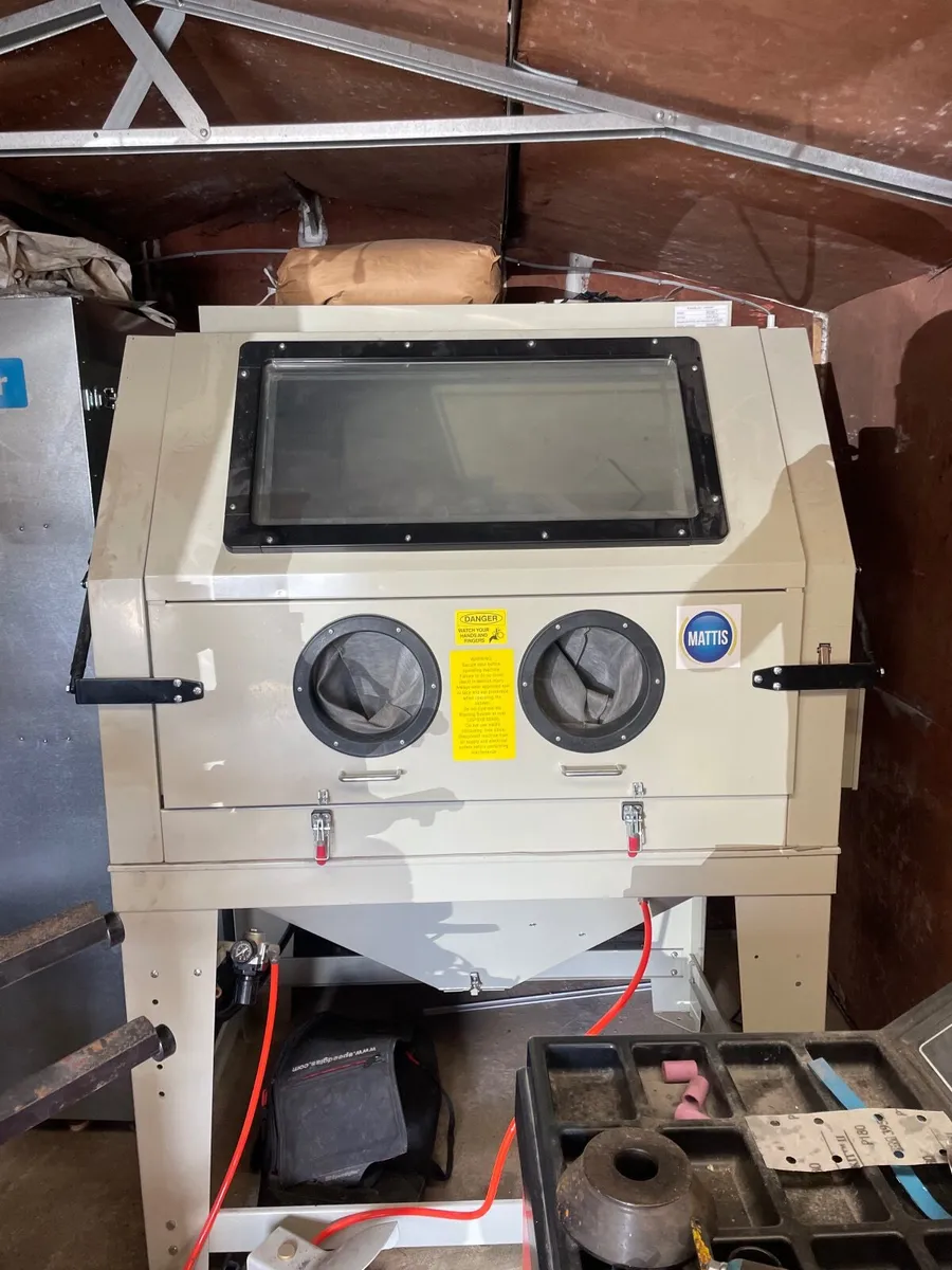 Sandblasting cabinet - Image 1