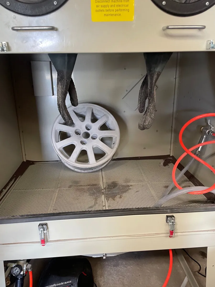 Sandblasting cabinet - Image 3