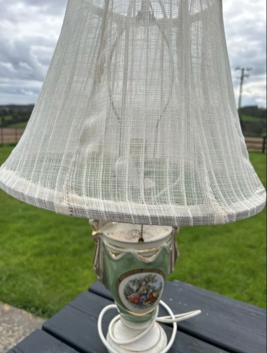 Large American style hall light - Image 2