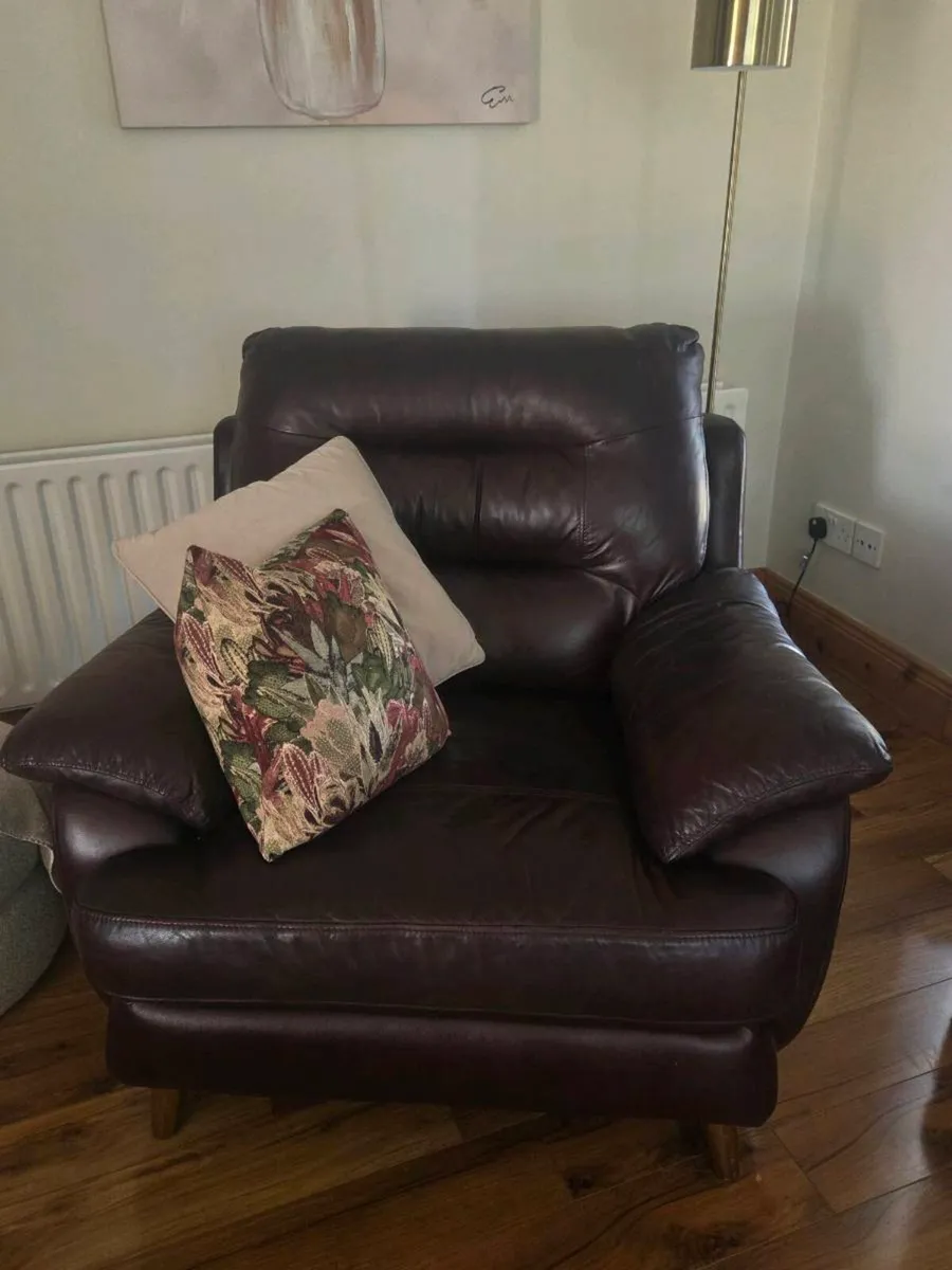 Burgundy Leather Suite - Image 3
