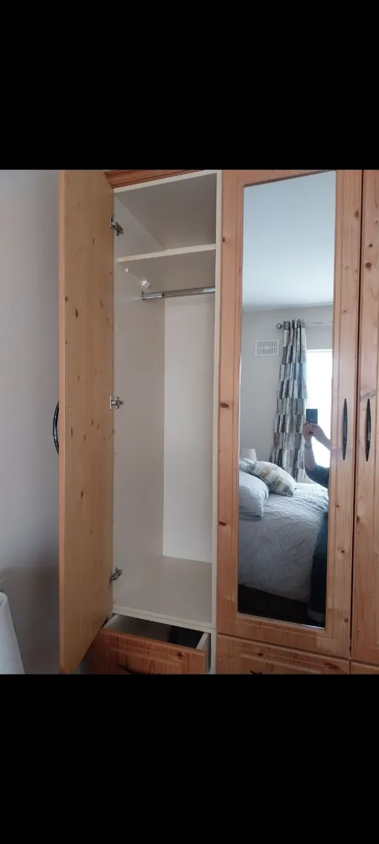 Wardrobe and lockers - Image 4