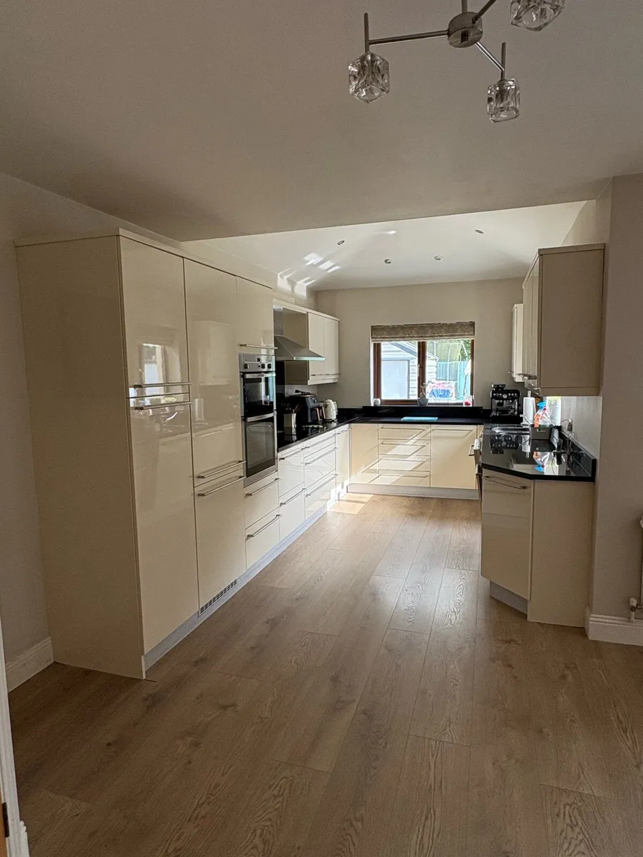 Kitchen units - Image 1