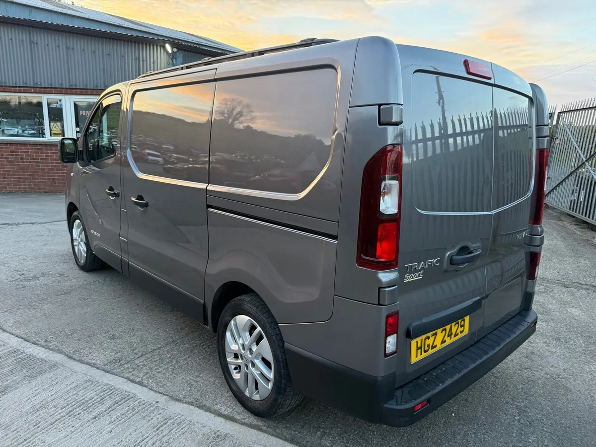 2017 Renault Traffic ENERGY dCi 125 Sport Nav Van - Image 2