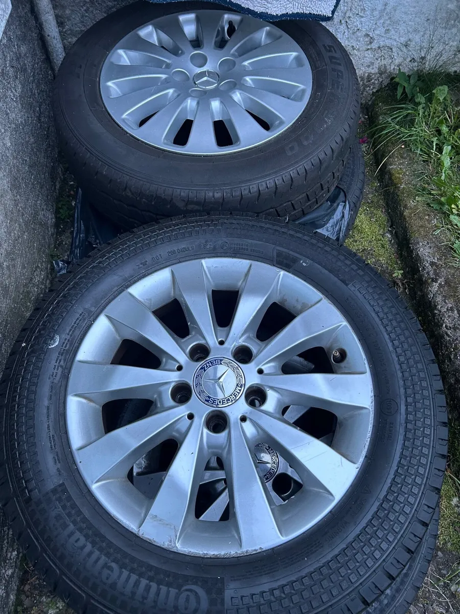 Seats and wheels - Image 2