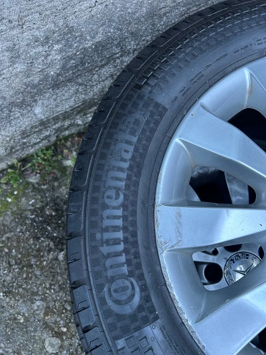 Seats and wheels - Image 3