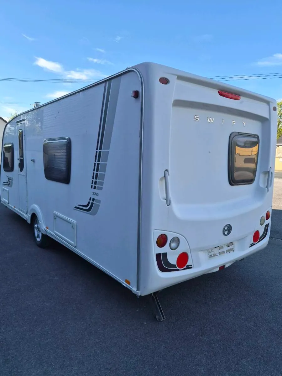 Swift Challenger 570 (Fixed Bed) - Image 4