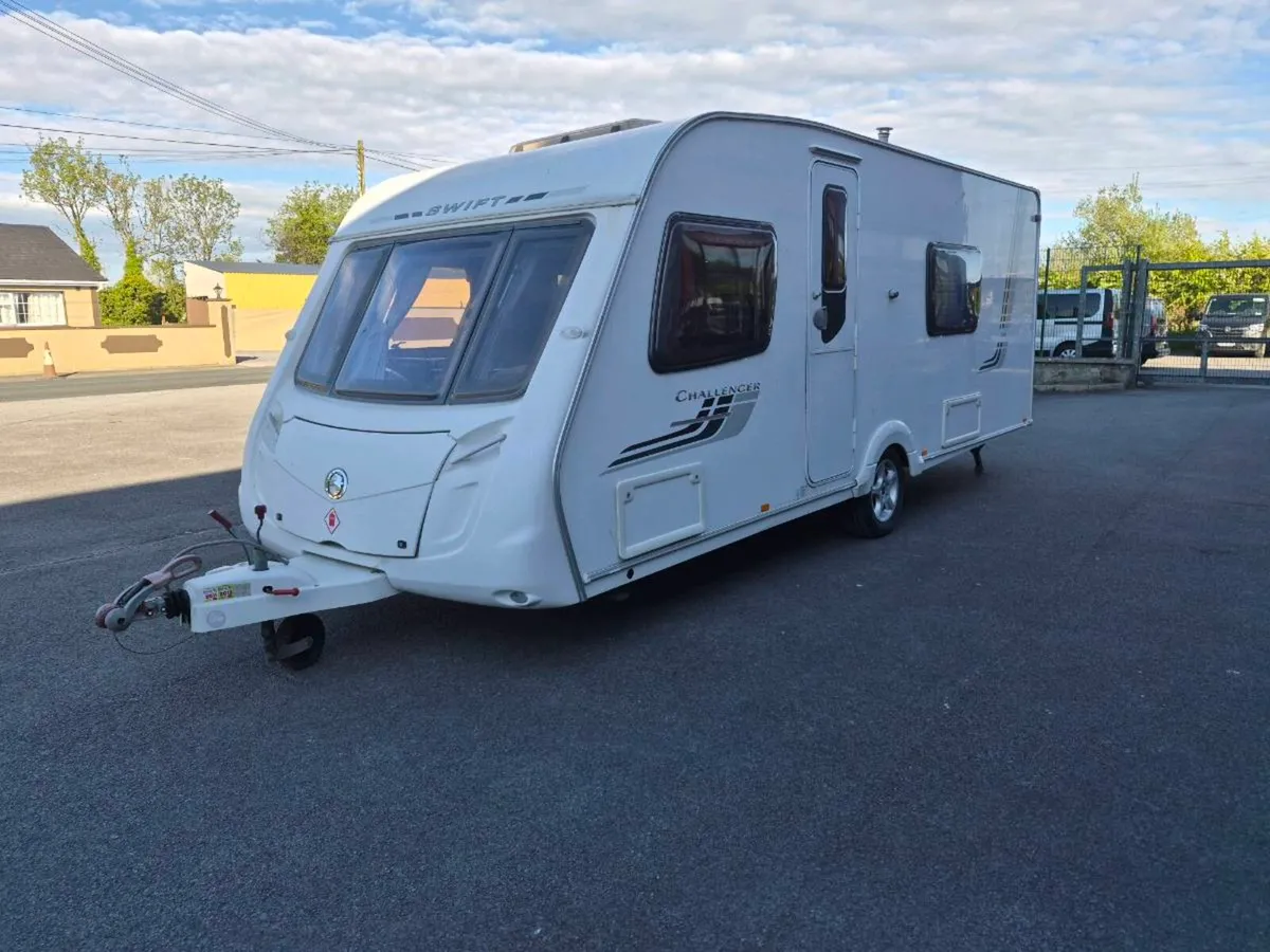 Swift Challenger 570 (Fixed Bed) - Image 1