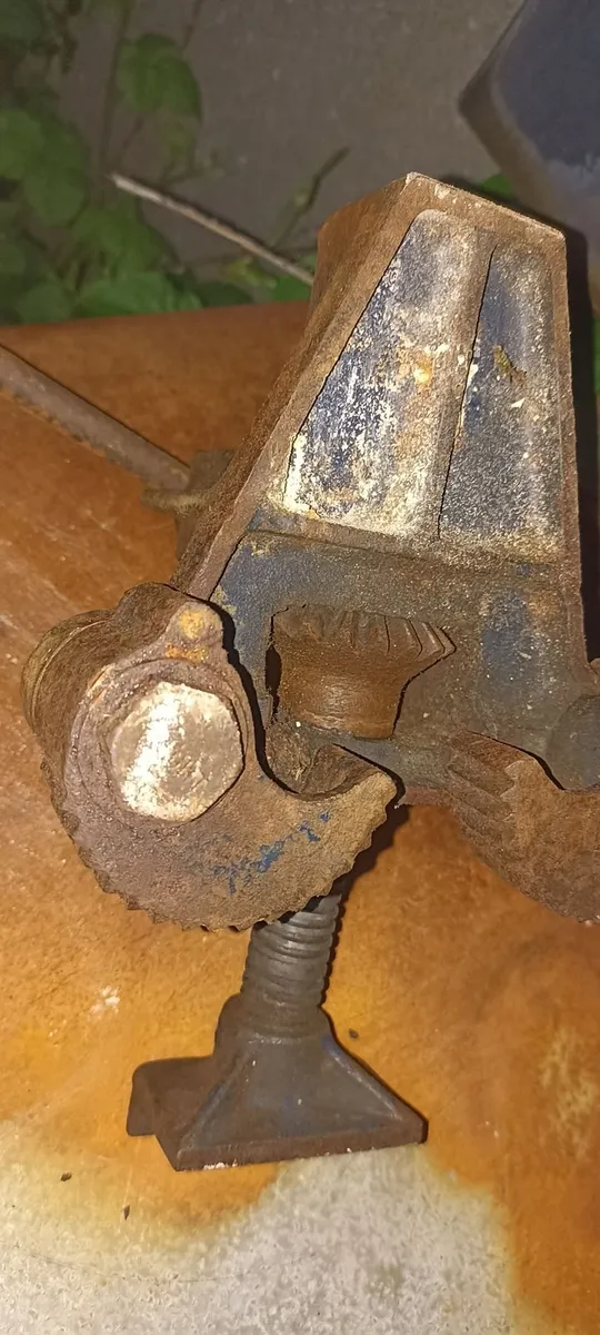 Old Record Vice /Flooring Clamp - Image 4