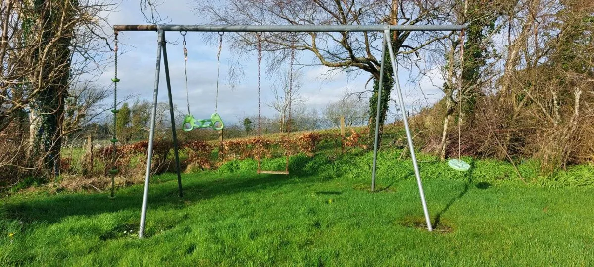 Kids garden swing set - Image 1
