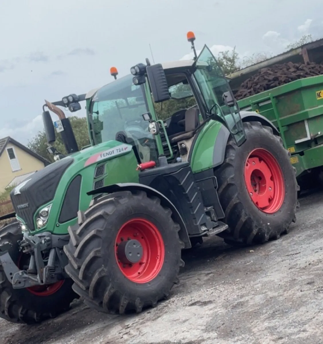 Fendt 724 - Image 1
