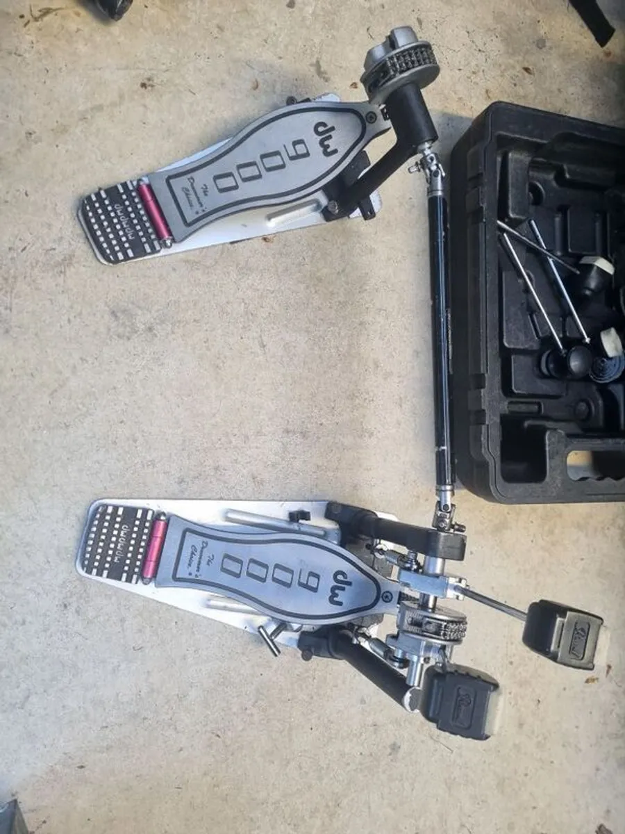 Dw9000 double kick pedals - Image 1