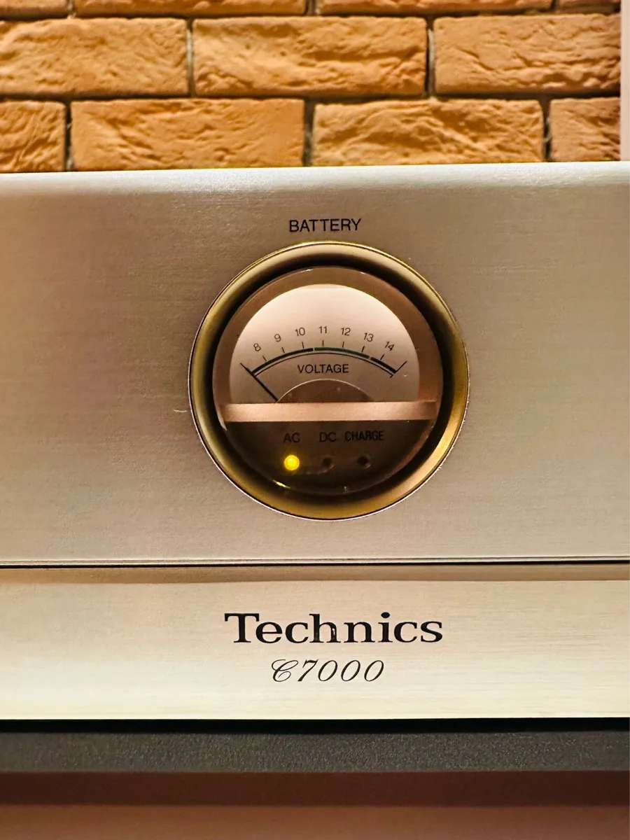 Technics SU-C7000 Reference Series Control Preamp - Image 2