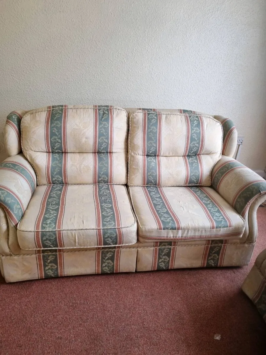 Free to collect sitting room suit - Image 1