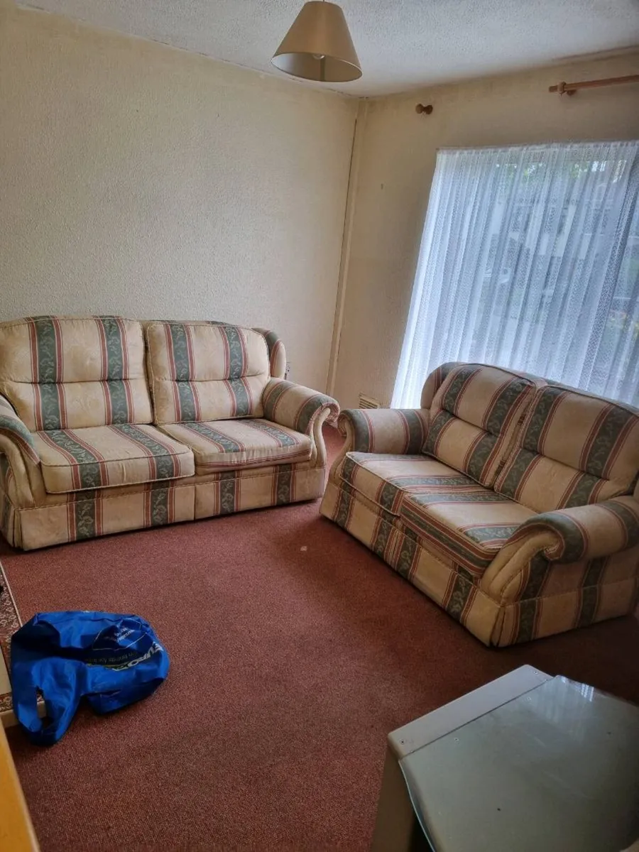 Free to collect sitting room suit - Image 3